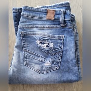 WOMENS BUCKLE  DISTRESSED JEANS SIZE 28 XL LENGTH